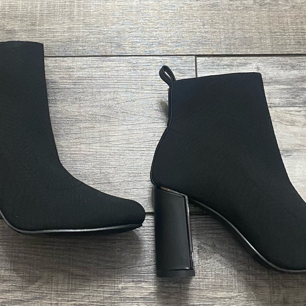 BCBGeneration Black Ankle Booties Stretch Pull On Casual Dressy Event NWOT - Picture 2 of 9